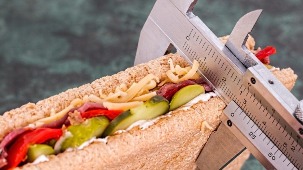 Gesunde Ernährung zur Berechnung des täglichen Kalorienbedarfs